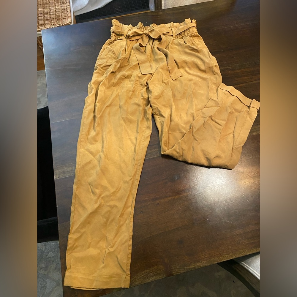 Mustard yellow/ Gold ankle pants. Light ✨soft